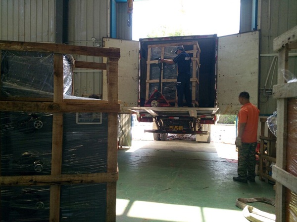 戈尔曼服装厂定制500kg芭乐视频成人网站配套熨烫设备使用发货案例图 戈尔曼服装厂定制500kg芭乐视频成人网站配套熨烫设备使用发货案例图