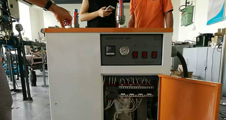 芭乐视频APP黄色版下载安装技术团队为大学实验室安装蒸汽发生器