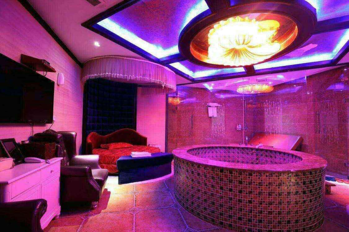 使用芭乐视频APP黄色版下载安装蒸汽发生器在桑拿中心