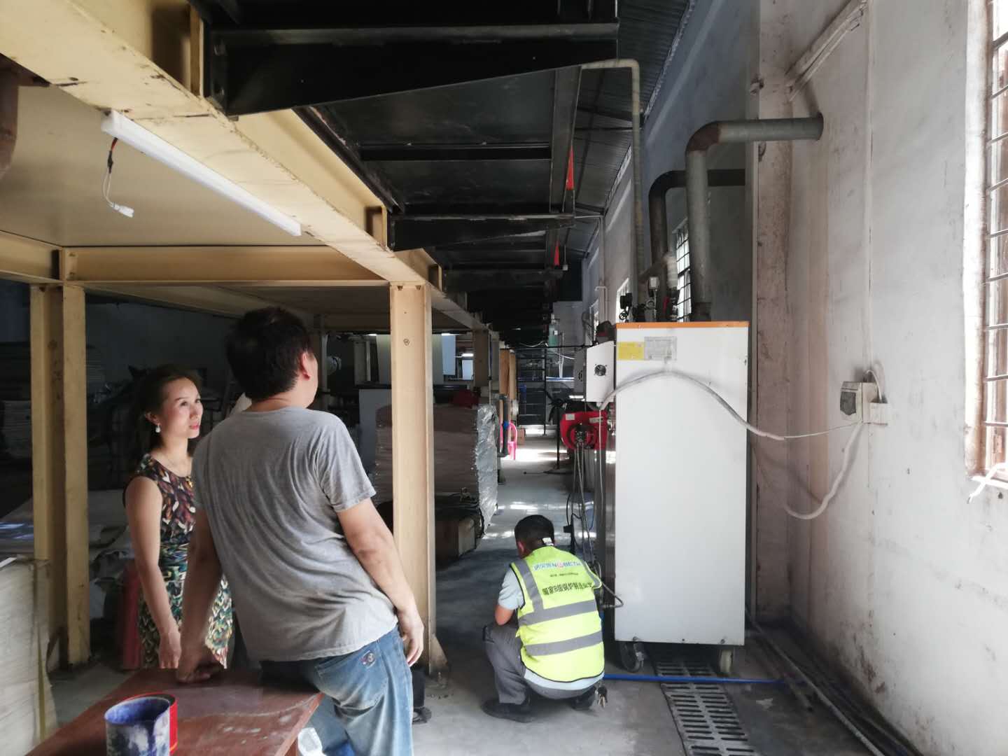 芭乐视频APP黄色版下载安装售后人员到瓦楞纸厂进行回访