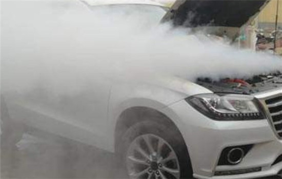 洗车无需排队等待，使用洗车蒸汽发生器在家就能洗车保养