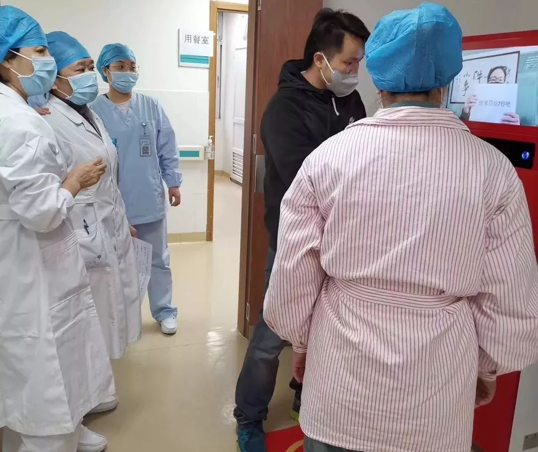 医院场所使用芭乐视频APP黄色版下载安装智能消毒机用于人体消毒