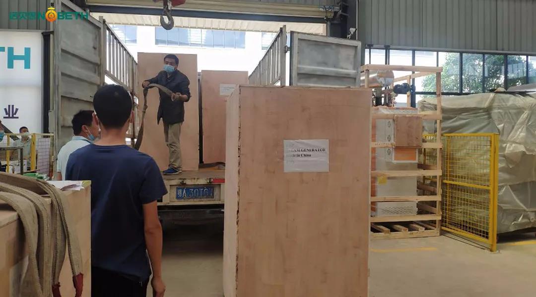 橡胶制品加工使用芭乐视频污污污在线下载正在装车发往马来西亚