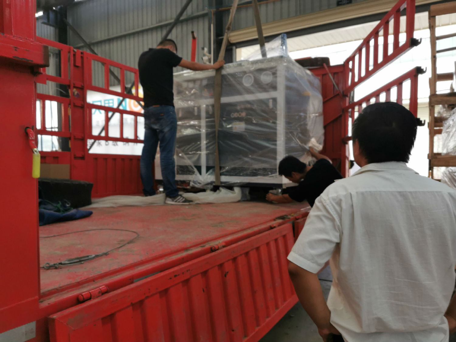 正在吊装酿酒芭乐视频污污污在线下载上车