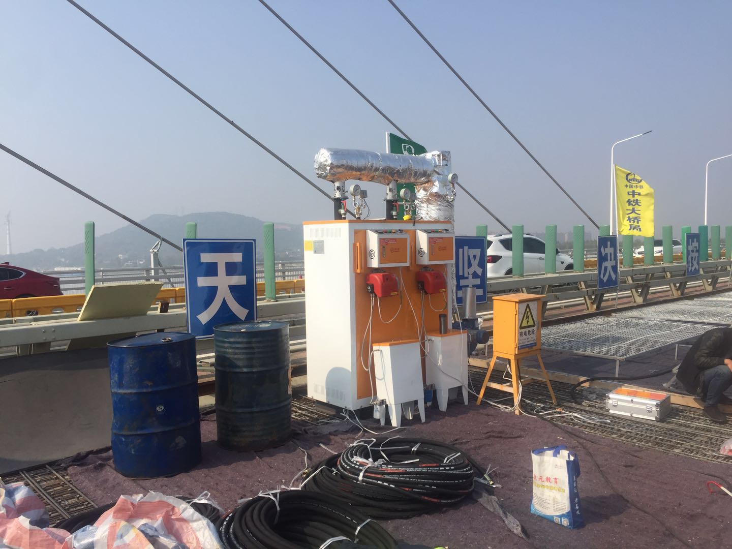 温度决定养护效果好不好，使用湖南路桥养护电蒸汽发生器