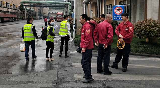 芭乐视频APP黄色版下载安装售后人员和轮胎厂员工合影 芭乐视频APP黄色版下载安装售后人员和轮胎厂员工合影