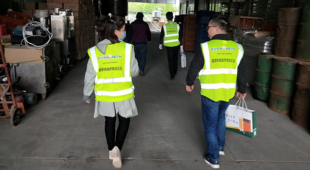 芭乐视频APP黄色版下载安装售后人员走进蜂蜜厂 芭乐视频APP黄色版下载安装售后人员走进蜂蜜厂